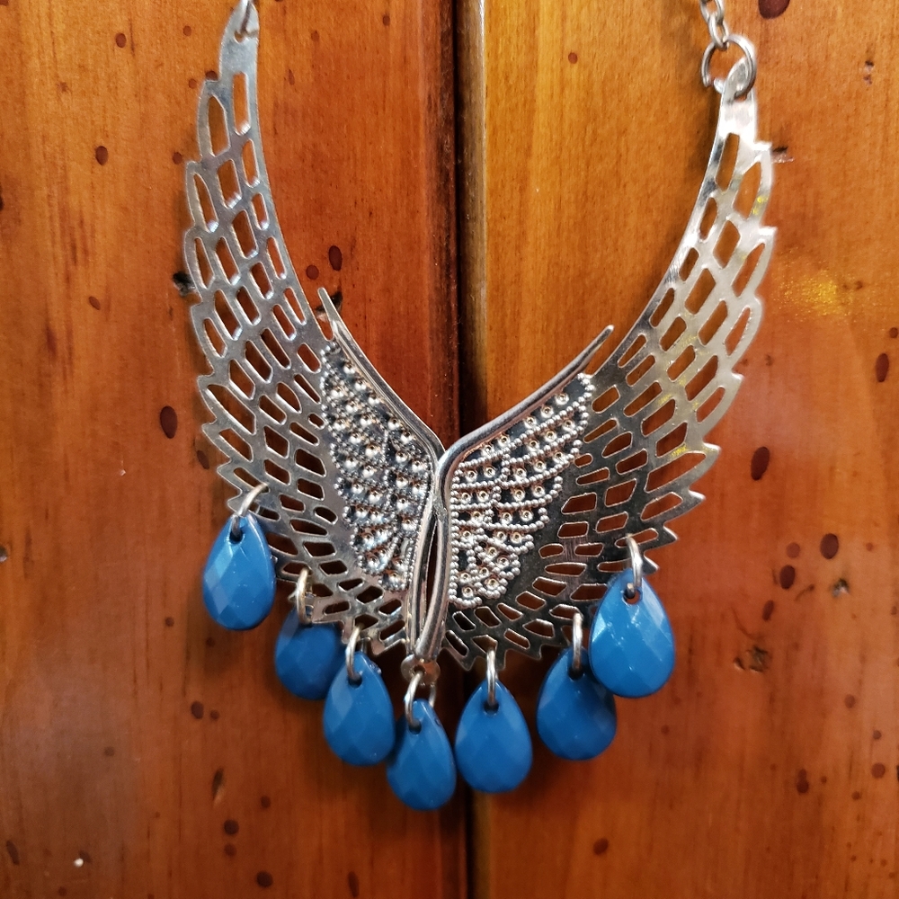 Beautiful Dangling Earrings - Picture 7 of 7